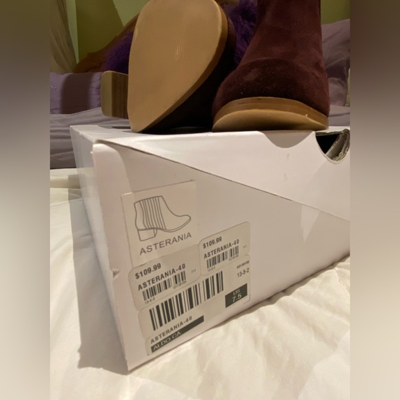 Women’s Burgundy Boots, Size 7.5 - Picture 6 of 6